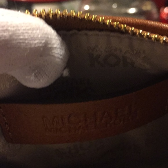MICHAEL KORS SMALL SIGNATURE WRISTLET (NEW) - Picture 6 of 8